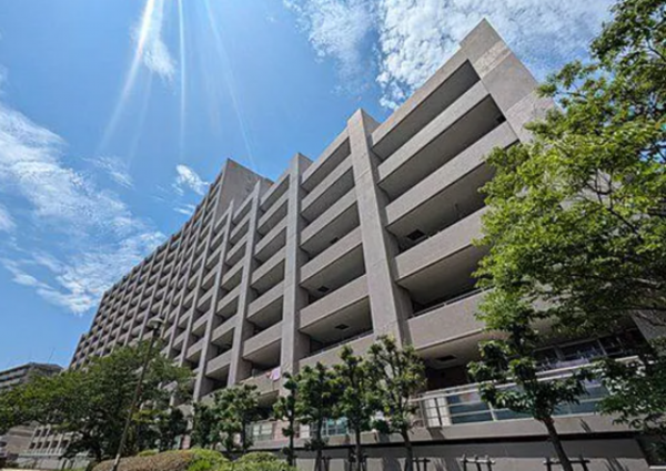 神戸市垂水区青山台、マンションの外観画像です