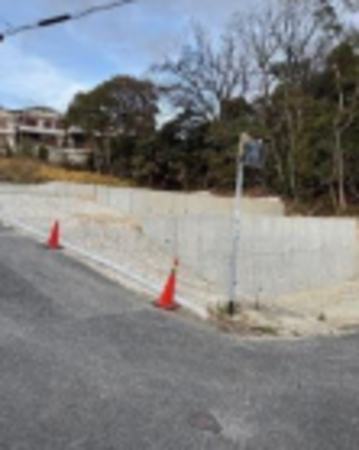 神戸市垂水区千鳥が丘、土地の前面道路を含む現地写真画像です