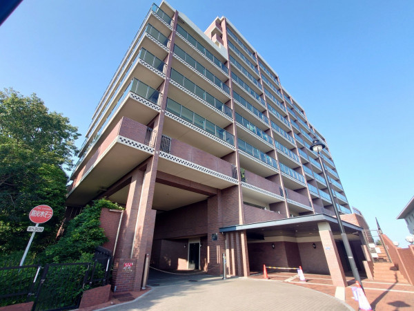神戸市垂水区旭が丘、マンションの外観画像です