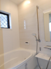 神戸市垂水区王居殿、中古一戸建ての風呂画像です