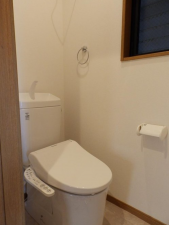 神戸市垂水区王居殿、中古一戸建てのトイレ画像です