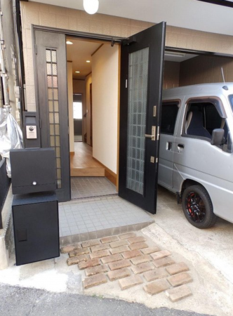 神戸市垂水区王居殿、中古一戸建ての玄関画像です