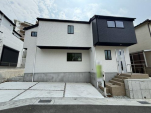 神戸市垂水区歌敷山、中古一戸建ての外観画像です