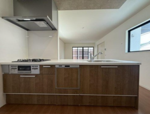 神戸市垂水区歌敷山、中古一戸建てのキッチン画像です