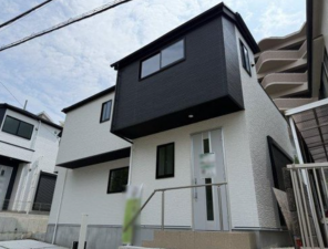 神戸市垂水区歌敷山、中古一戸建ての外観画像です