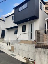 神戸市垂水区歌敷山、中古一戸建ての外観画像です