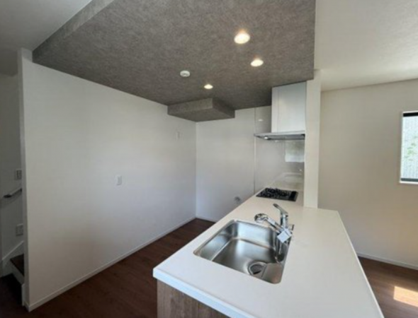 神戸市垂水区歌敷山、中古一戸建てのキッチン画像です