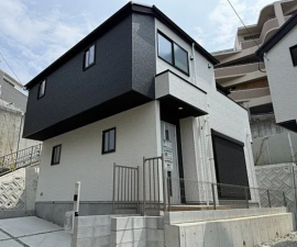 神戸市垂水区歌敷山、中古一戸建ての外観画像です