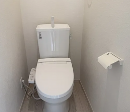 神戸市垂水区歌敷山、中古一戸建てのトイレ画像です