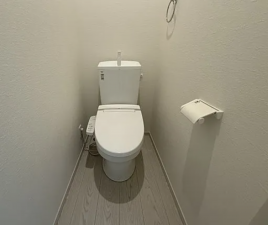 神戸市垂水区歌敷山、中古一戸建てのトイレ画像です