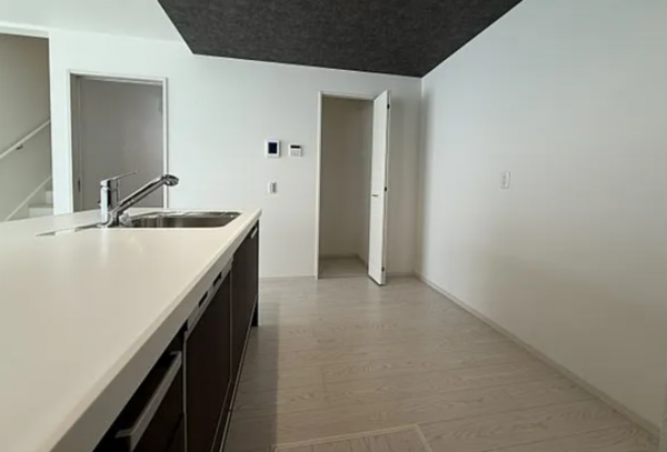 神戸市垂水区歌敷山、中古一戸建てのキッチン画像です