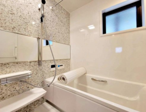 神戸市垂水区歌敷山、新築一戸建ての風呂画像です