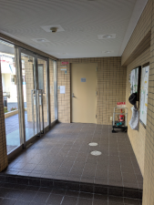 神戸市垂水区千代が丘、マンションのエントランス画像です