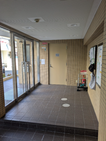 神戸市垂水区千代が丘、マンションのエントランス画像です