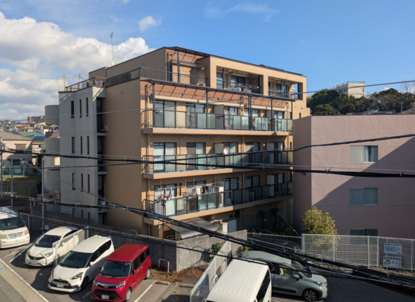 神戸市垂水区千代が丘、マンションの外観画像です