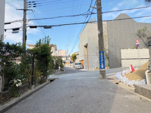 神戸市垂水区舞子台、土地の前面道路を含む現地写真画像です