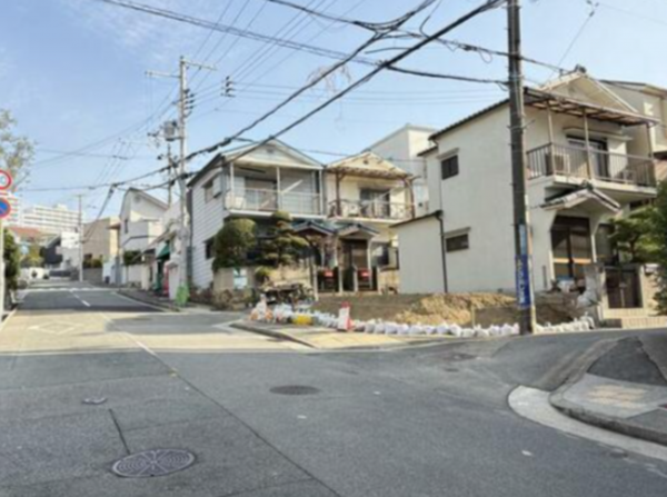 神戸市垂水区舞子台、土地の前面道路を含む現地写真画像です