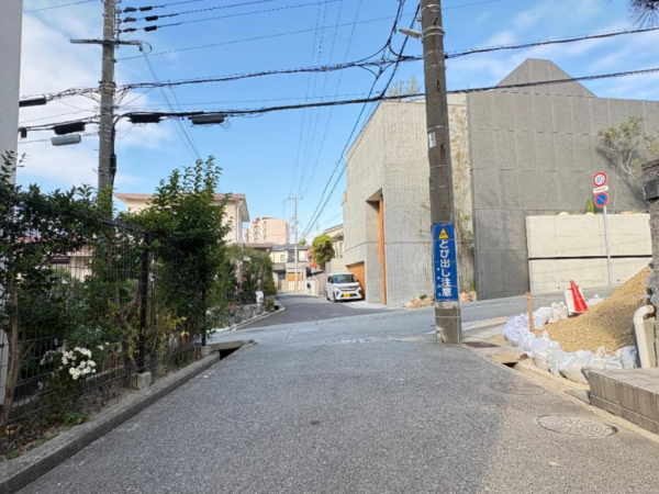 神戸市垂水区舞子台、土地の前面道路を含む現地写真画像です