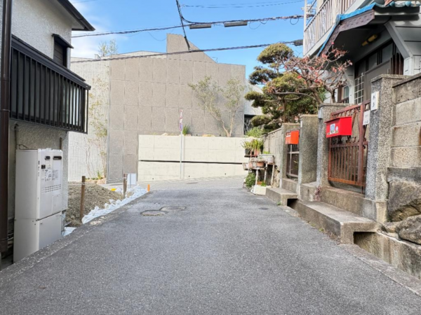 神戸市垂水区舞子台、土地の前面道路を含む現地写真画像です