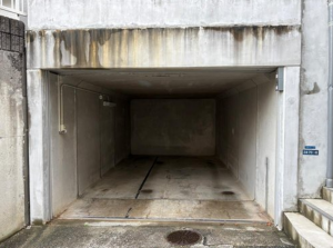 神戸市垂水区千鳥が丘、中古一戸建ての駐車場画像です