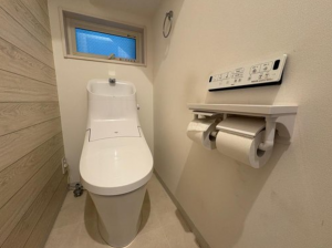 神戸市垂水区千鳥が丘、中古一戸建てのトイレ画像です