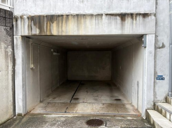 神戸市垂水区千鳥が丘、中古一戸建ての駐車場画像です