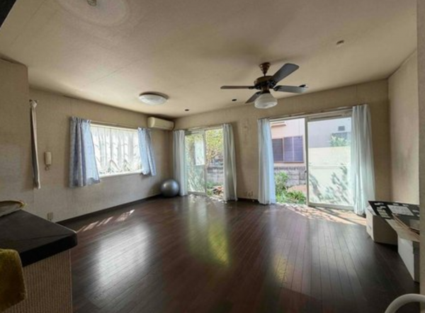 神戸市垂水区青山台、中古一戸建ての居間画像です