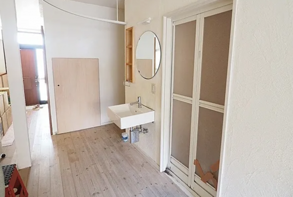 神戸市垂水区清水が丘、収益物件/マンションの洗面画像です