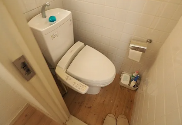 神戸市垂水区清水が丘、収益物件/マンションのトイレ画像です