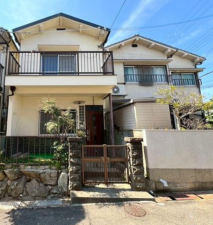 神戸市垂水区歌敷山、中古一戸建ての外観画像です