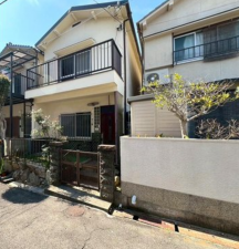 神戸市垂水区歌敷山、中古一戸建ての外観画像です