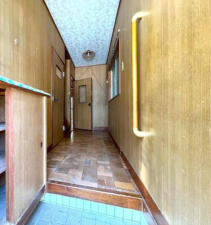 神戸市垂水区歌敷山、中古一戸建ての玄関画像です