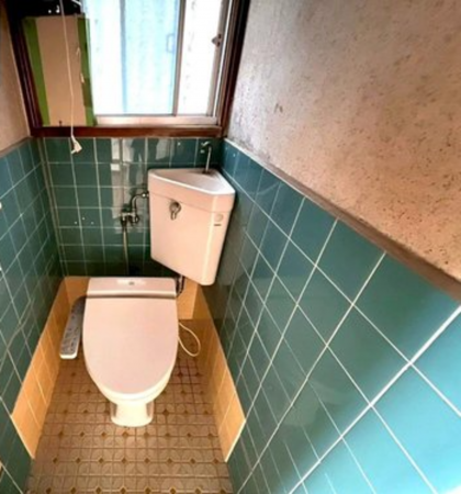 神戸市垂水区歌敷山、中古一戸建てのトイレ画像です