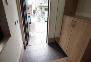 神戸市垂水区乙木、中古一戸建ての玄関画像です