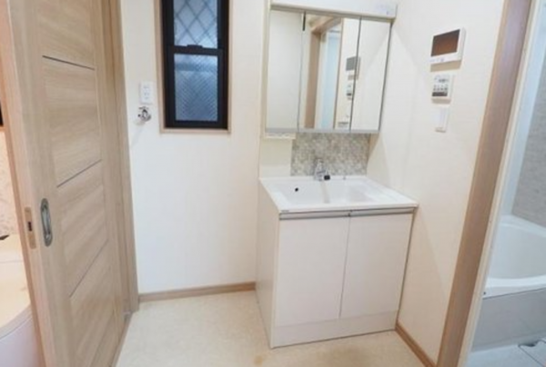 神戸市垂水区乙木、中古一戸建ての洗面画像です