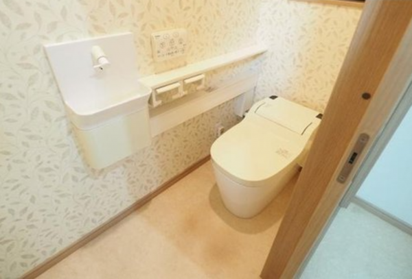 神戸市垂水区乙木、中古一戸建てのトイレ画像です