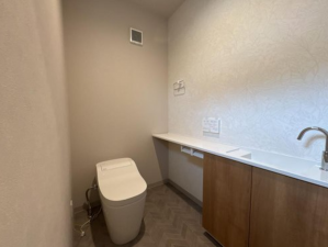 神戸市垂水区舞子台、新築一戸建てのトイレ画像です