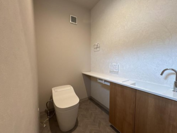 神戸市垂水区舞子台、新築一戸建てのトイレ画像です
