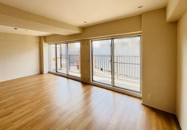 神戸市垂水区舞子台、マンションの居間画像です