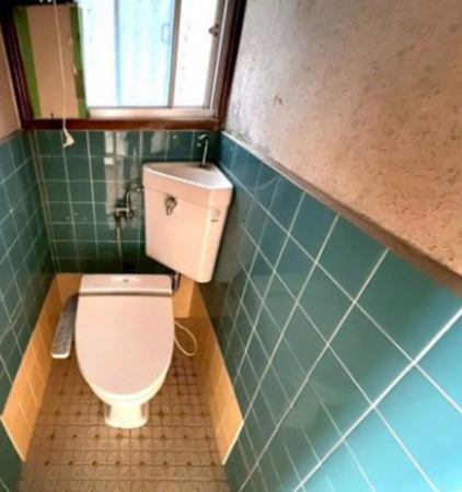 神戸市垂水区歌敷山、中古一戸建てのトイレ画像です