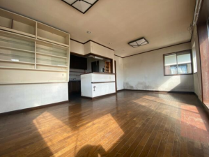 神戸市垂水区霞ケ丘、中古一戸建ての居間画像です