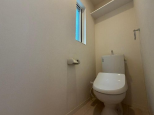 神戸市垂水区五色山、中古一戸建てのトイレ画像です