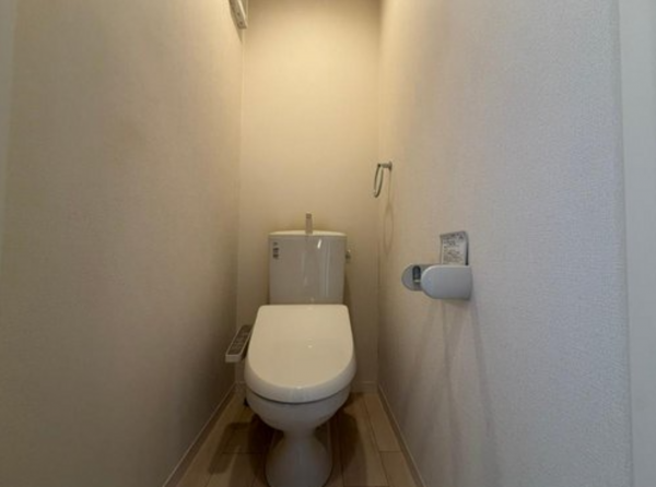 神戸市垂水区五色山、中古一戸建てのトイレ画像です