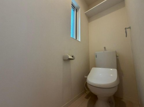 神戸市垂水区五色山、中古一戸建てのトイレ画像です