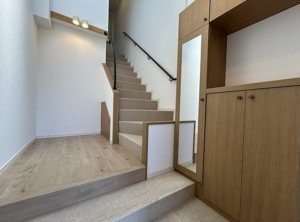 神戸市垂水区霞ケ丘、マンションの玄関画像です