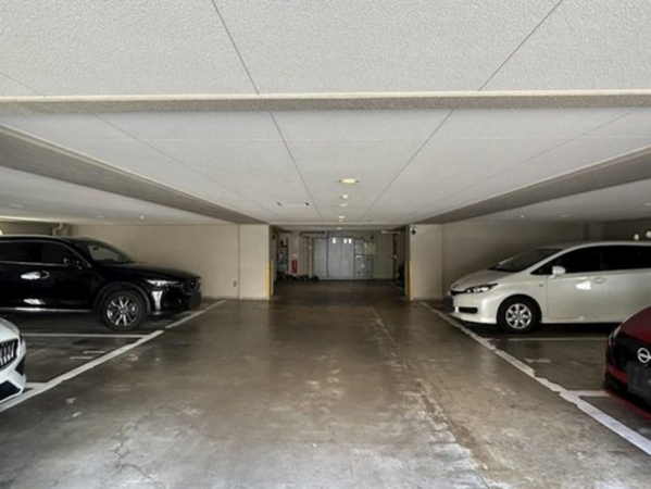 神戸市垂水区霞ケ丘、マンションの駐車場画像です
