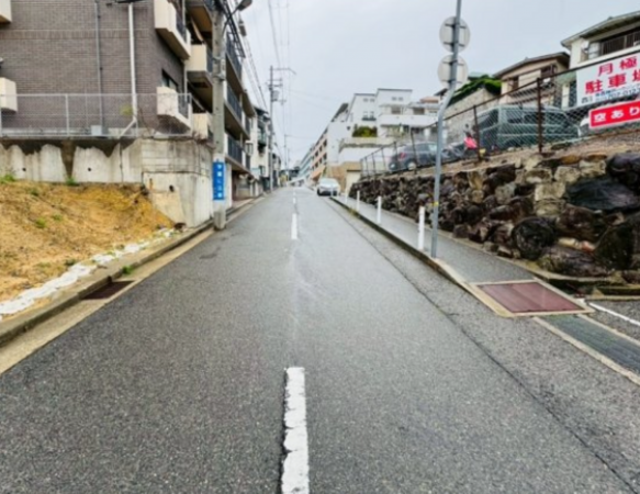 神戸市垂水区旭が丘、新築一戸建ての前面道路を含む現地写真画像です