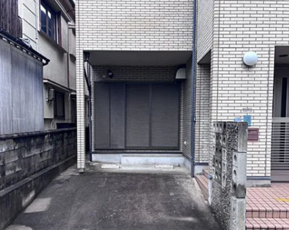 神戸市垂水区清水が丘、中古一戸建ての駐車場画像です