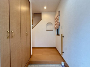 神戸市垂水区北舞子、中古一戸建ての玄関画像です