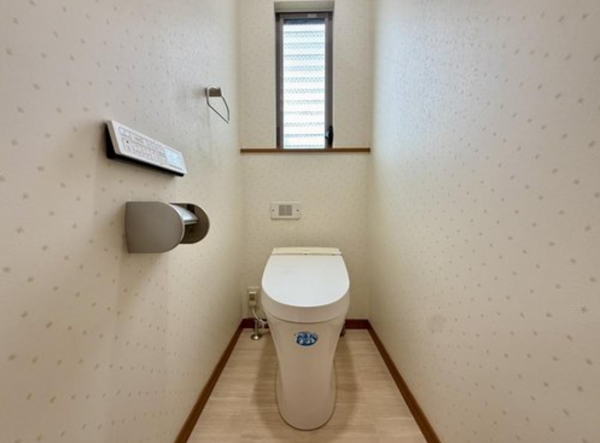 神戸市垂水区北舞子、中古一戸建てのトイレ画像です